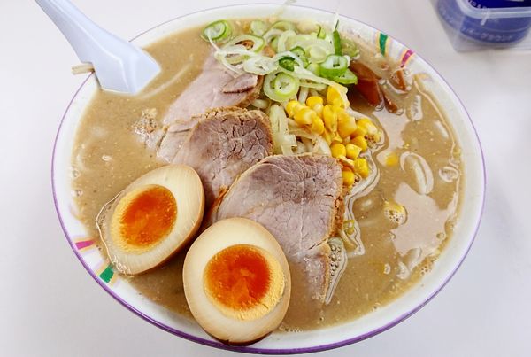 「味噌チャーシュー麺 +味玉」@オーモリラーメン 新井店の写真