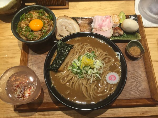 「中華そば 大＋特選全部乗せトッピング＋極上焼豚ごはん＋焼売」@中華蕎麦 とみ田の写真