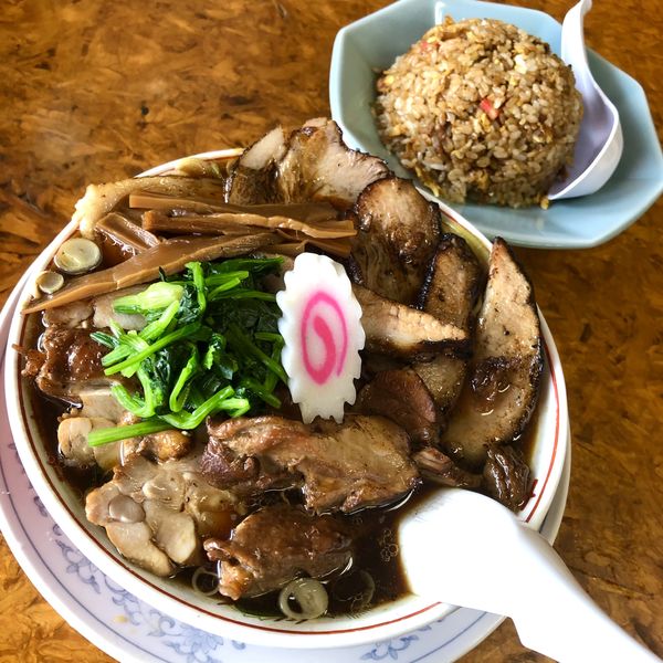 「生姜チャーシュー麺＋鶏チャー増し＋半チャーハン」@かし亀の写真