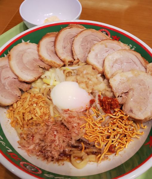 「まぜそば７豚増し」@ジャンクガレッジ イオンレイクタウンmori店の写真