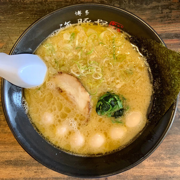 「ラーメン (650円) うずら (100円)」@博多 海豚や 大橋店の写真