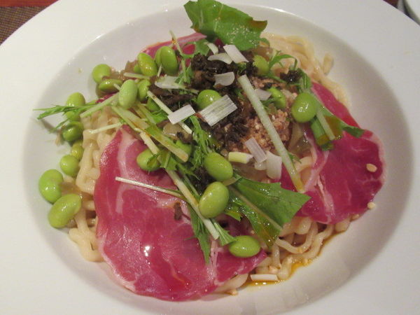 「生ハムのせ紅油明太子拌麺（900円）」@中華バル  麻辣チャオの写真