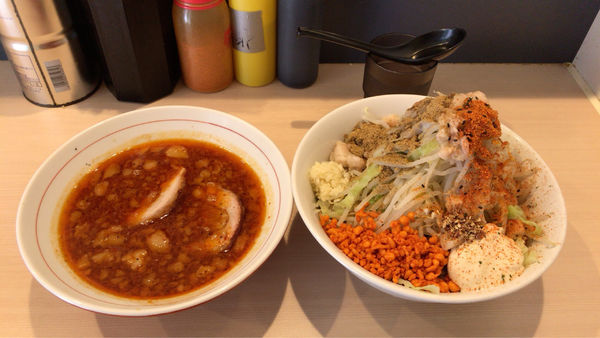 「限定　辛いつけ麺」@鷹の目 蒲田店の写真