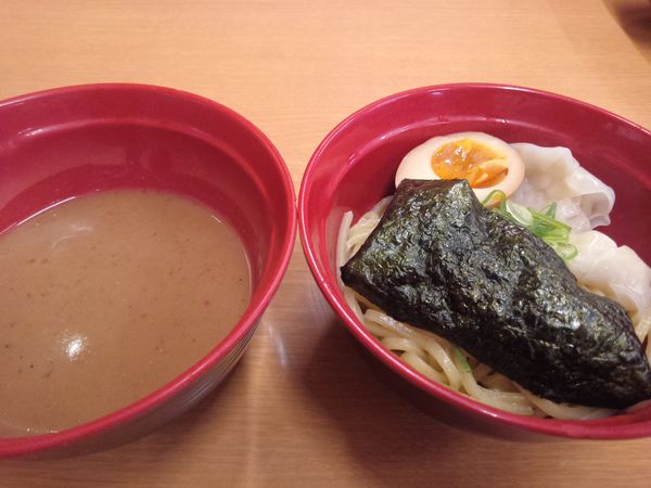 「魚介豚骨つけ麺３９６円」@スシロー 大宮店の写真
