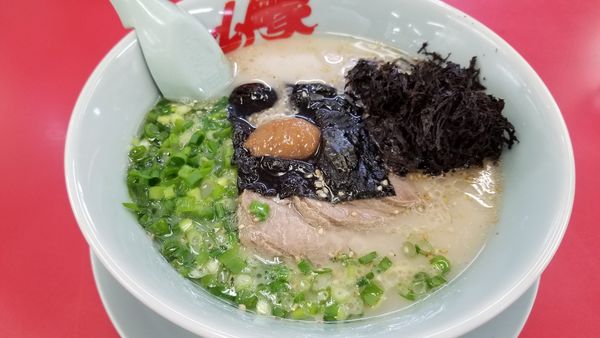 「朝ラーメン　黒ばら海苔、チャーシュー2枚トッピング」@山岡家 松本店の写真
