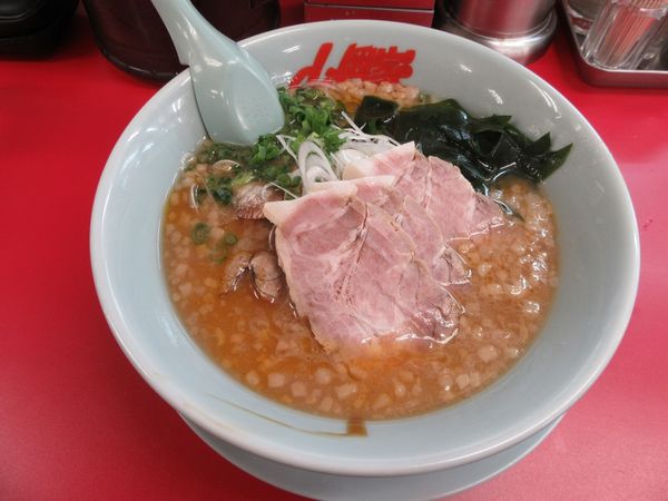 「限定　海老薫る濃厚あさり醤油ラーメン（９００円）」@ラーメン山岡家 土浦店の写真