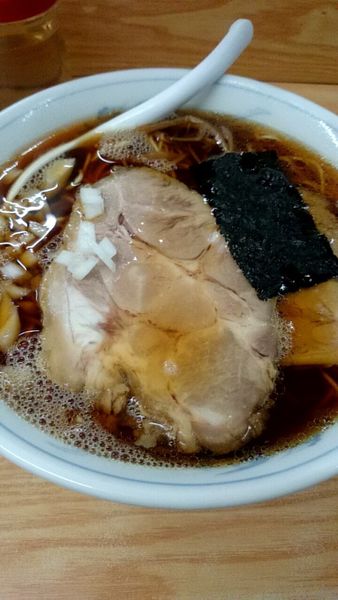 「らあめん大盛（６５０円）＋チャーシュー１枚増（１５０円）」@でうらの写真