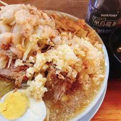 ラーメン　味付きアブラ　生玉子　ちょいヤサイ、ニンニク