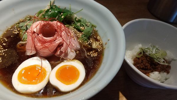 「ひやくろ（1日10食限定）＋鶏の肉みそ丼（サービス）」@麺巧 潮 上野製麺所の写真