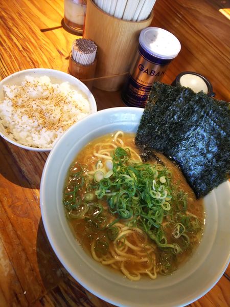 「朝ラー並 固め多め のり５枚」@横浜ラーメン 武蔵家 大井町店の写真