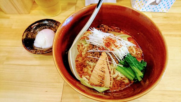 「汁なし担々麺(辛さ３･痺れ４)＋温玉(駐車場サービス)」@担々麺 麺山椒の写真