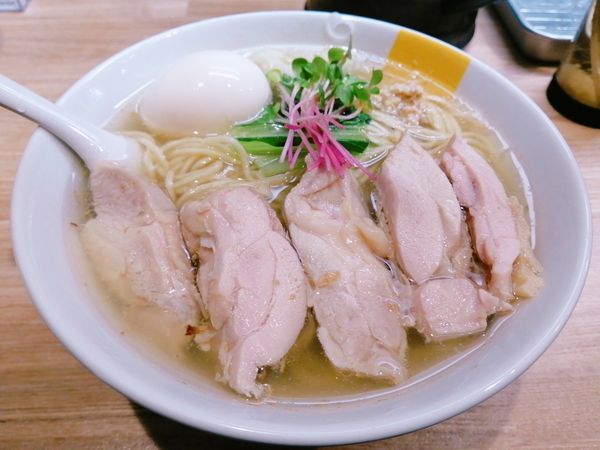 「塩生姜らー麺 肉玉入り 麺大盛り」@塩生姜らー麺専門店 MANNISH 亀戸店の写真