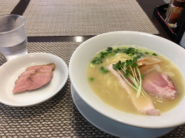 「鶏白湯ラーメン（鴨チャーシュートッピング）」@つけ麺 和の写真