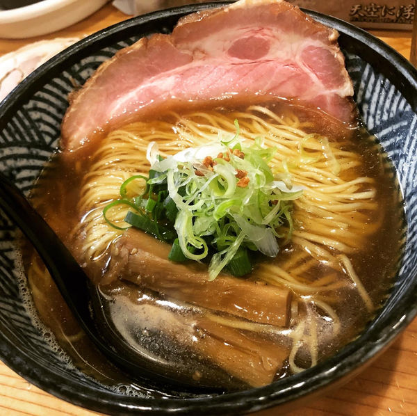 「にぼしょうゆらーめん」@極麺 青二犀の写真