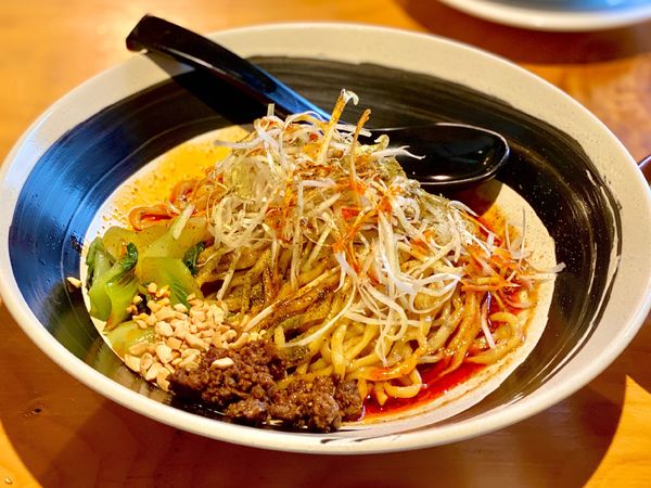 「汁なし坦々麺　930」@赤い鯨 人形町店の写真