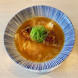 生姜塩の豚そば（写真）、鯛煮干の塩そば 、鯖節の醤油そば