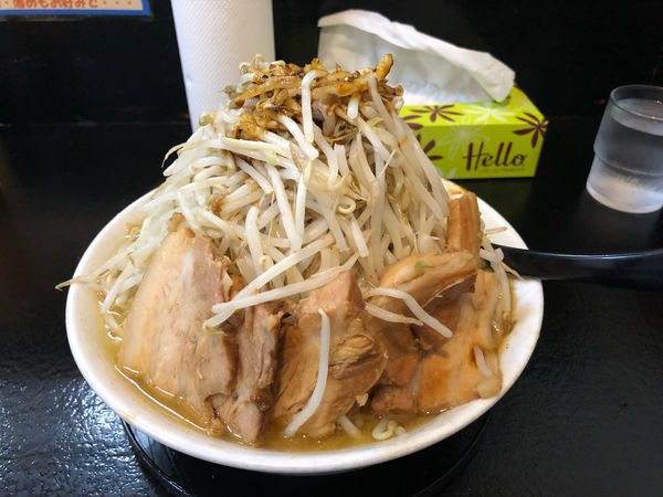 「カレー・野菜マシマシ・カラメ・チーズ」@自家製太麺 ドカ盛 マッチョ 三ノ宮店の写真