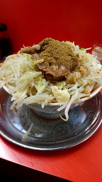 「油まぜそば850円麺500gニンニク少し他全マシ」@麺でる 戸越店の写真