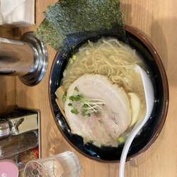 濃厚豚骨塩、餃子