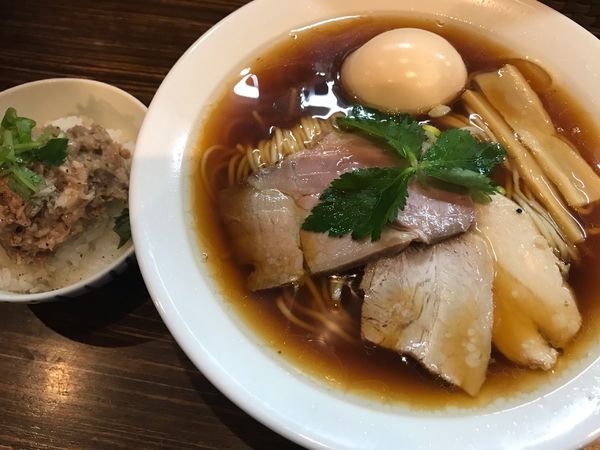 「熟玉飛魚だし醤油そば(890円)+ランチ飯(お肉煮込み)100円」@だし廊 -DASHIRO-の写真