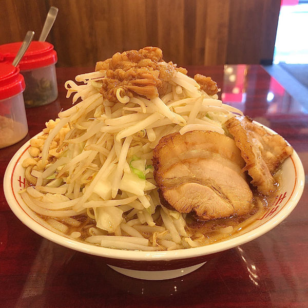 「らーめん740円‬﻿ 野菜マシマシ背脂揚げ(着席時call)‬﻿」@ぶっ豚 経堂店の写真