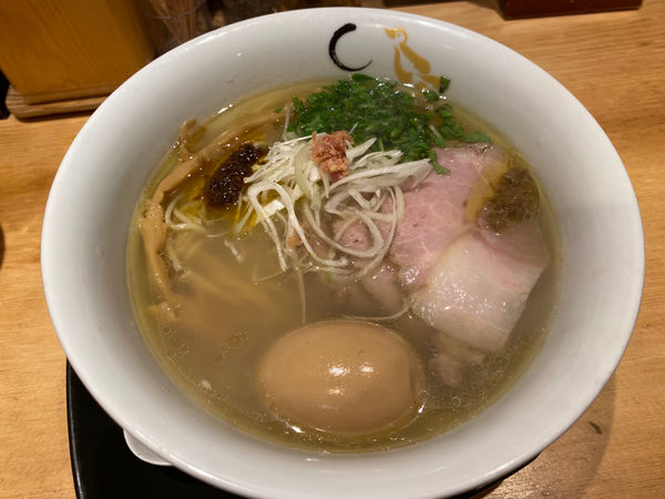 「煮豚塩そば＋味玉」@SOBAHOUSE 金色不如帰 新宿御苑本店の写真