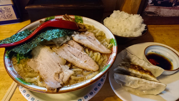 「燕三条らーめん大（醤油豚骨）+ライス大+餃子3個」@パワー軒の写真