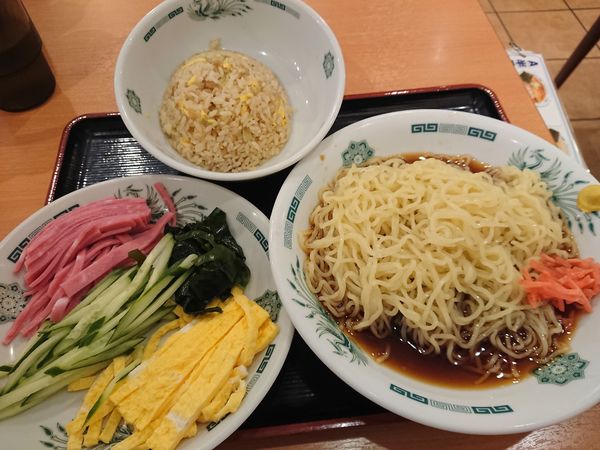 「黒酢しょうゆ冷し麺 半チャーハンセット800円」@日高屋 清瀬南口店の写真
