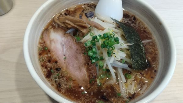 「醤油ラーメン（並盛）700円」@らーめん はな火屋の写真