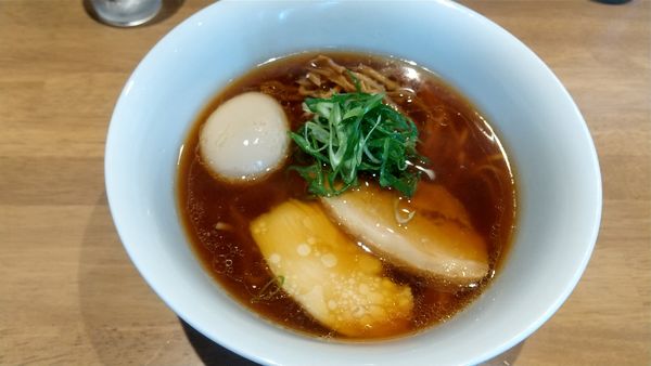 「醤油らぁ麺880円」@らぁ麺や 嶋の写真