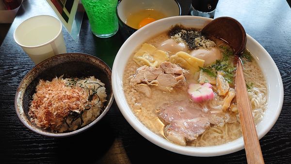 「特製醤油ラーメン 1080円 + お得な昼セット 290円」@秋田ラーメン はまの写真