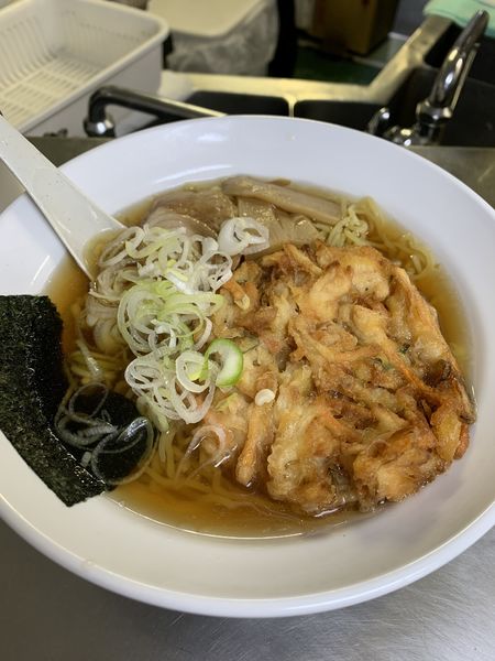 「中華そば410円 かき揚げ100円」@大船軒 藤沢そば店の写真