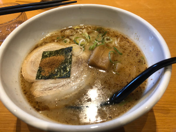 「煮干し醤油ラーメン」@鶏そば 一休 八木店の写真
