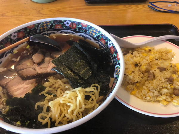 「桃園ラーメン800円、半炒飯200円」@中華料理 桃園の写真