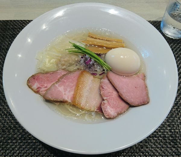 「特製中華蕎麦＜塩＞」@宍道湖しじみ中華蕎麦 琥珀 東京本店の写真