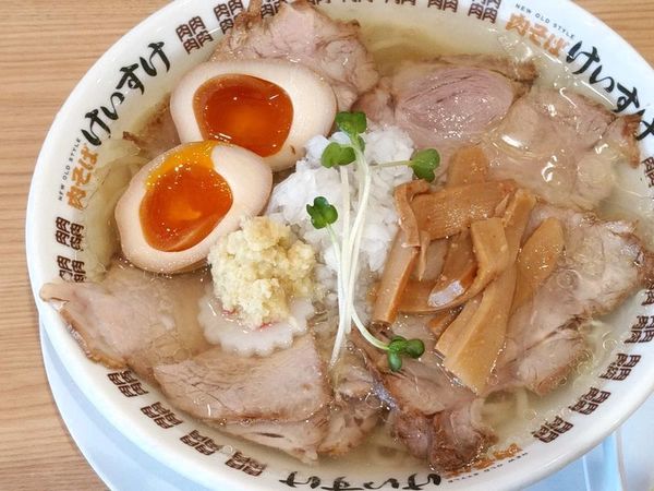 「肉そば塩＋味付玉子」@肉そば けいすけ 錦糸町店の写真