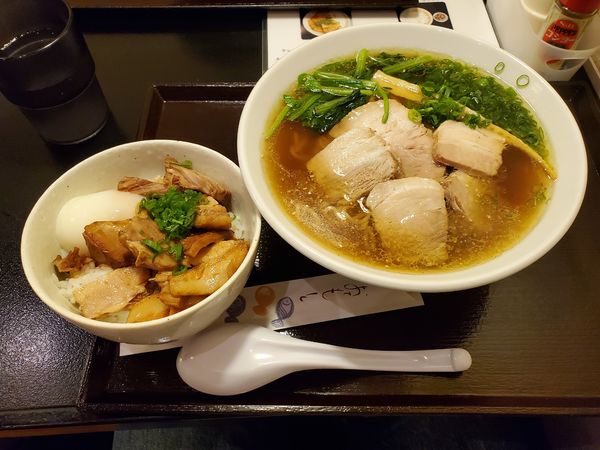 「特製醤油ラーメンとチャーシュー丼」@麺処 めぐみの写真