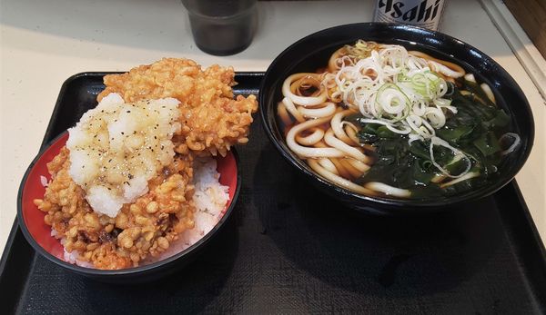 「ビッククリスプチキンミニ丼セット」@名代 富士そば 市ヶ谷店の写真