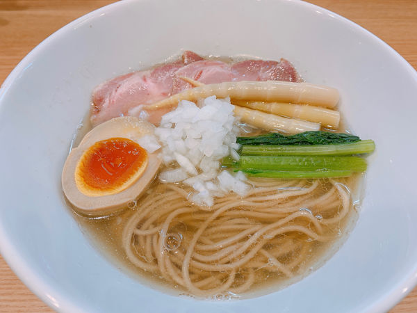 「高級な塩煮干し中華そば」@ほっこり中華そば もつけの写真