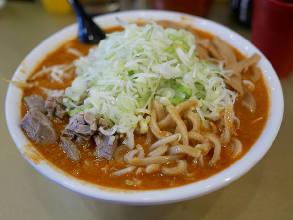 「濃厚ごっつカレーラーメン ごっつ 極太麺＋辛口＋薬味多め＋メ」@超ごってり麺 ごっつ 秋葉原店の写真