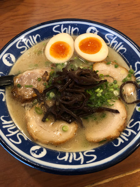 「全部のせラーメン」@博多ラーメン ShinShin 住吉店の写真
