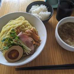 期間限定つけ麺　850円　大盛り+100円　ランチ少ライス無料