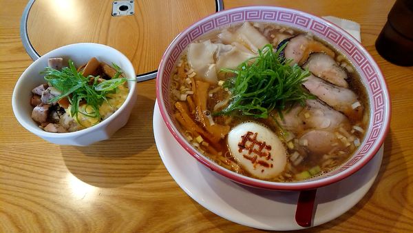 「特製醤油ラーメン」@麺切り 白流の写真