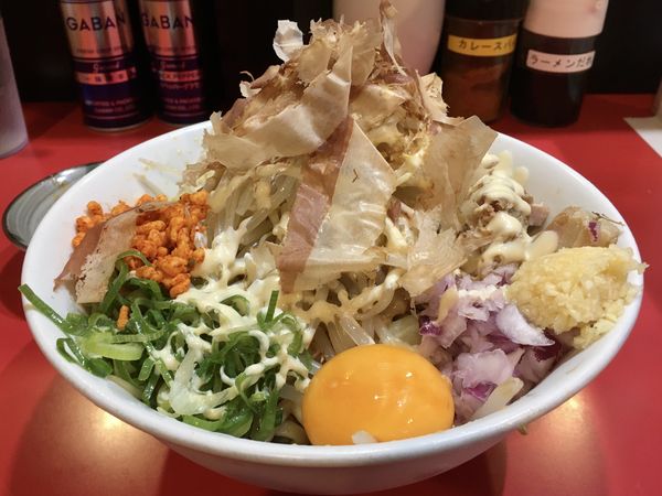 「冷やしまぜそば・辛脂ガリマヨ増・ニンニク増辛揚げ」@用心棒 市ヶ谷飯田橋の写真