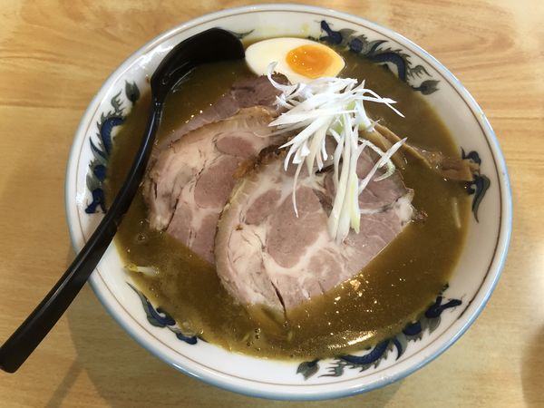 「カレーラーメン、チャーシュー２枚トッピング」@らーめん・ぎょうざ 福助の写真