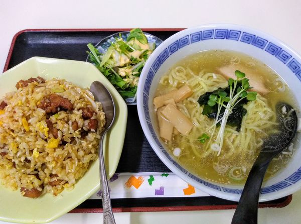 「からあげチャーハンセット(塩ラーメン) 840円」@八百半飯店の写真