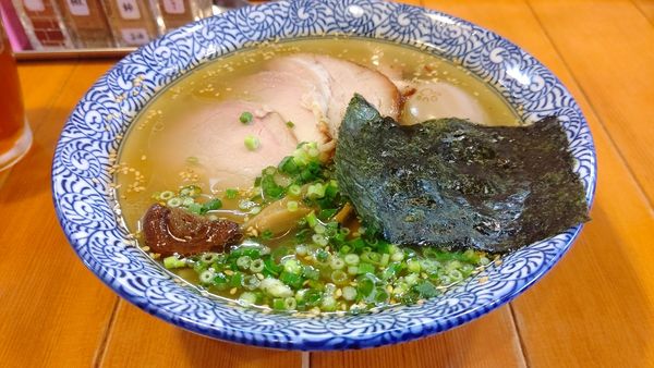 「山塩小僧(はるゆたか)+チャーシュー2枚+カリフリ味玉 1230」@らーめん森や。の写真