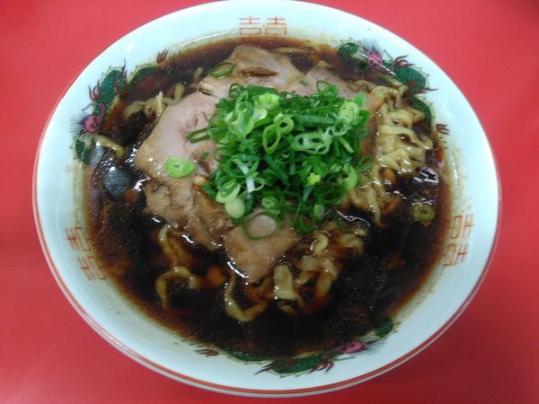 「中華そば（黒醤油）¥800＋九条葱増（クーポン無料）」@中華そば 竹千代の写真