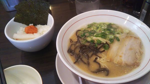 「「白」ご飯セット（固め）+替え玉（無料・バリカタ）」@麺ダイニング 福の写真