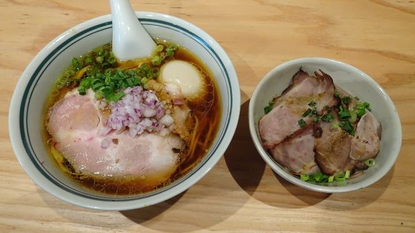 「特製RAGEそば：醤油（1250円）＋黒豚チャーシューご飯」@麺尊RAGE RENEGADESの写真